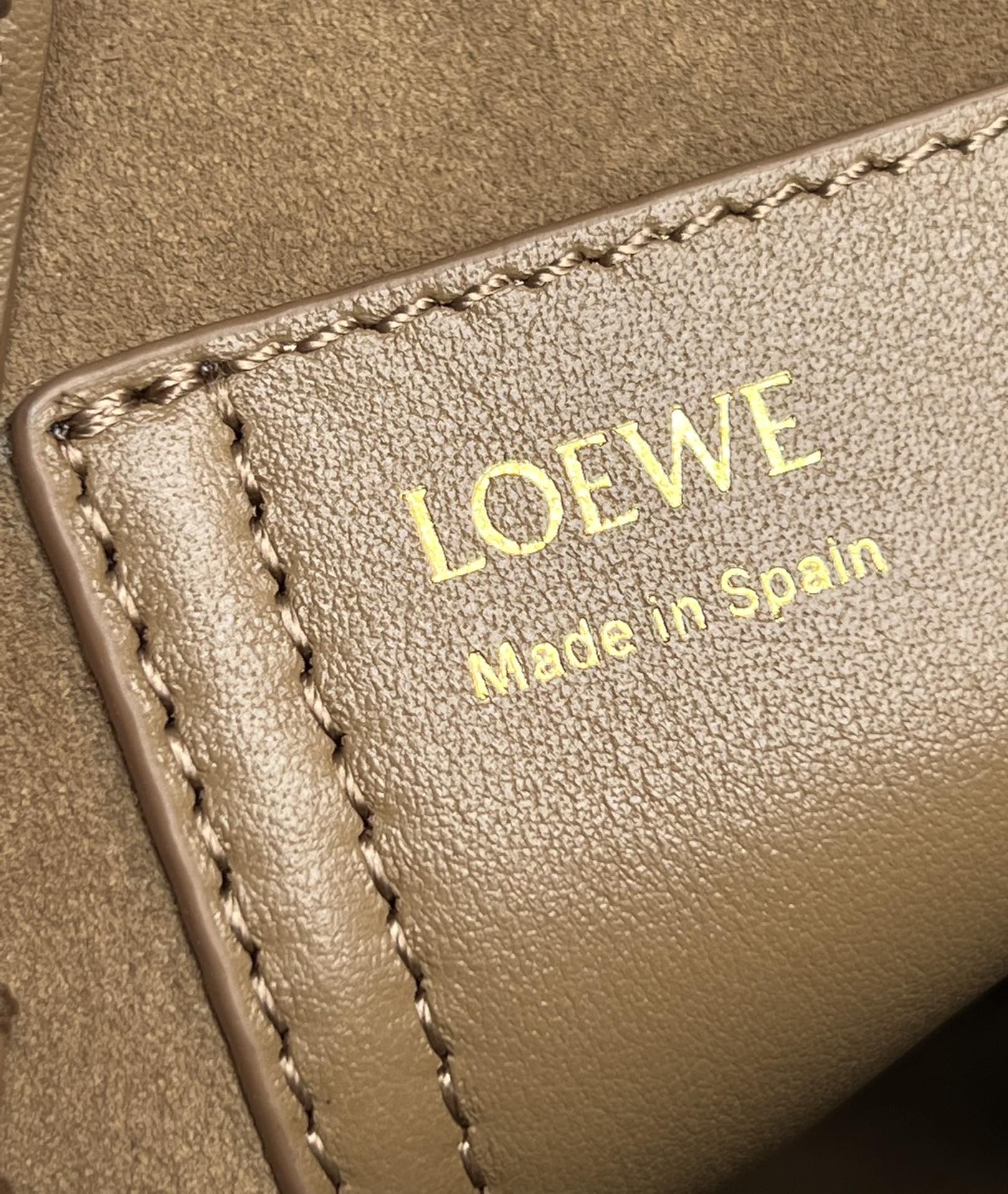 Loewe Mini Pebble Bucket in Mellow Calfskin Brown